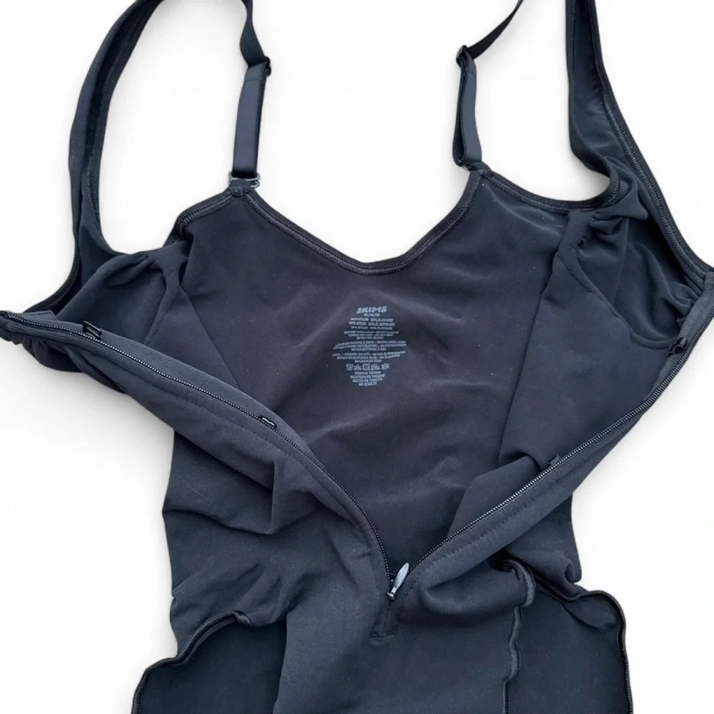 SKIMS *NWOB Seamless Sculpt Zip Front Bodysuit | Onyx - Picture 6 of 10